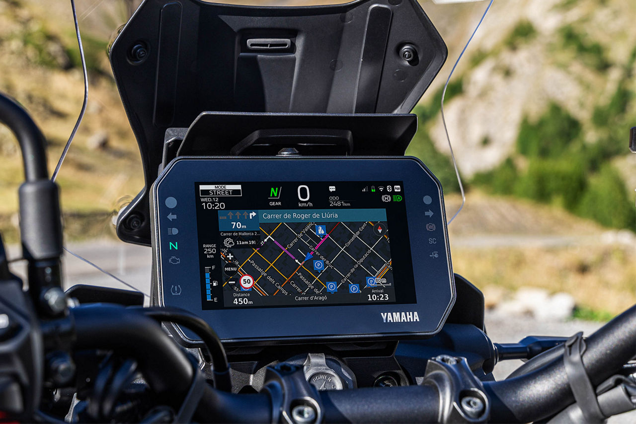 7in TFT with Garmin navigation